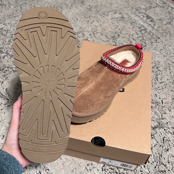[NEW] UGG [TAZZ] Tasmans SIZE 6/6.5 W
Color Chestnut - Picture 4 of 4